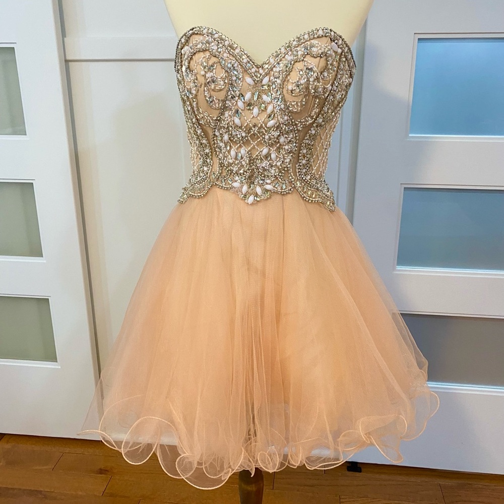 Peach colored sparkly homecoming/prom dress